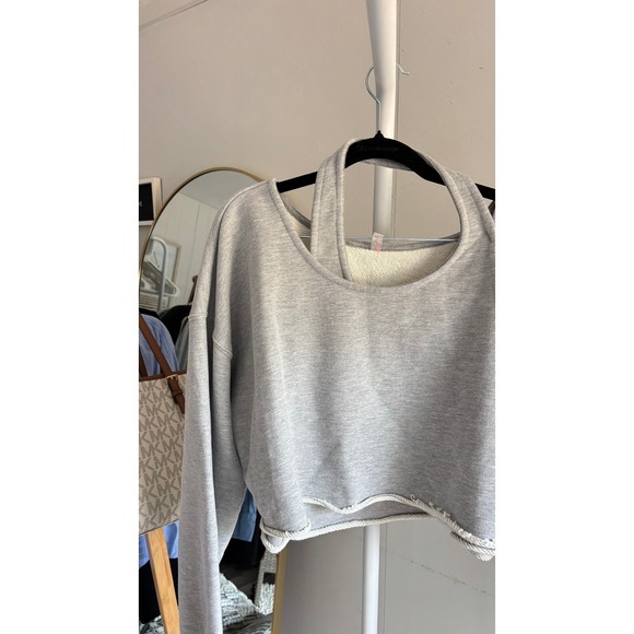 $128 NWT FP Movement Free Spirit Crop Sweatshirt Womens M Grey Raw Hem Pullover - Picture 3 of 9